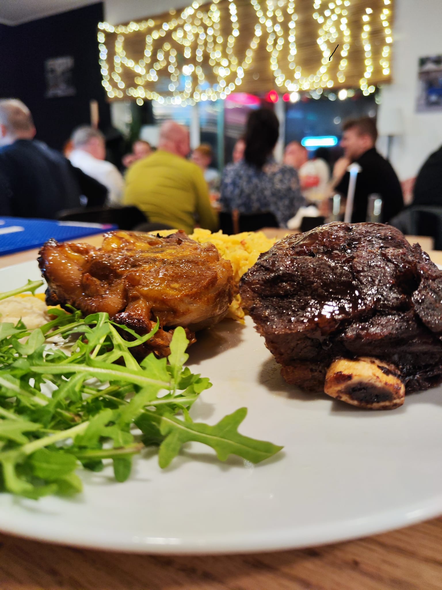 Grillowane mięsa z rukolą