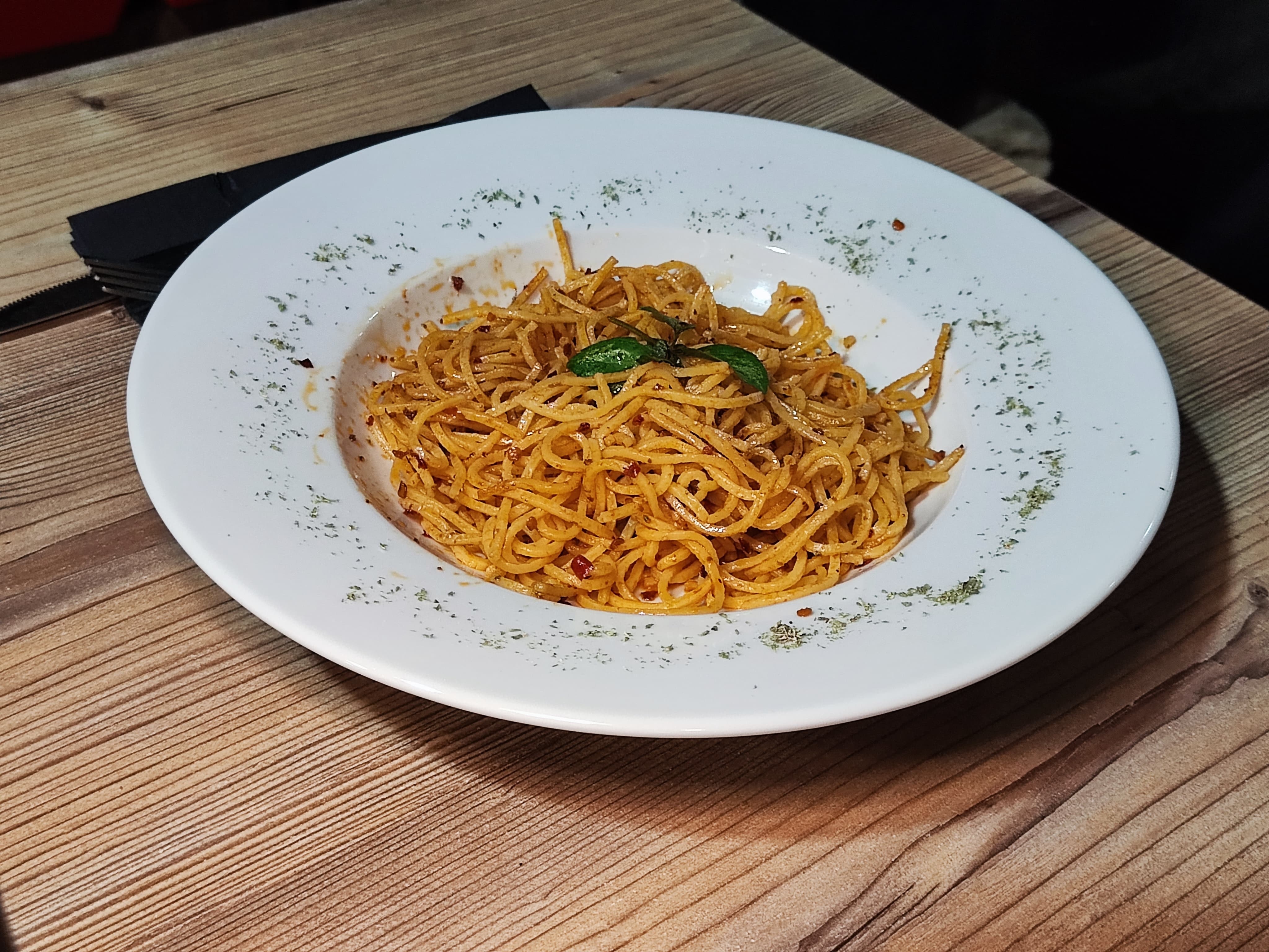 Spaghetti aglio e olio z chili